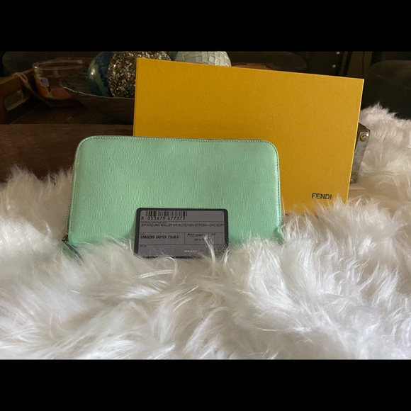 Fendi Wallet - Picture 2 of 8